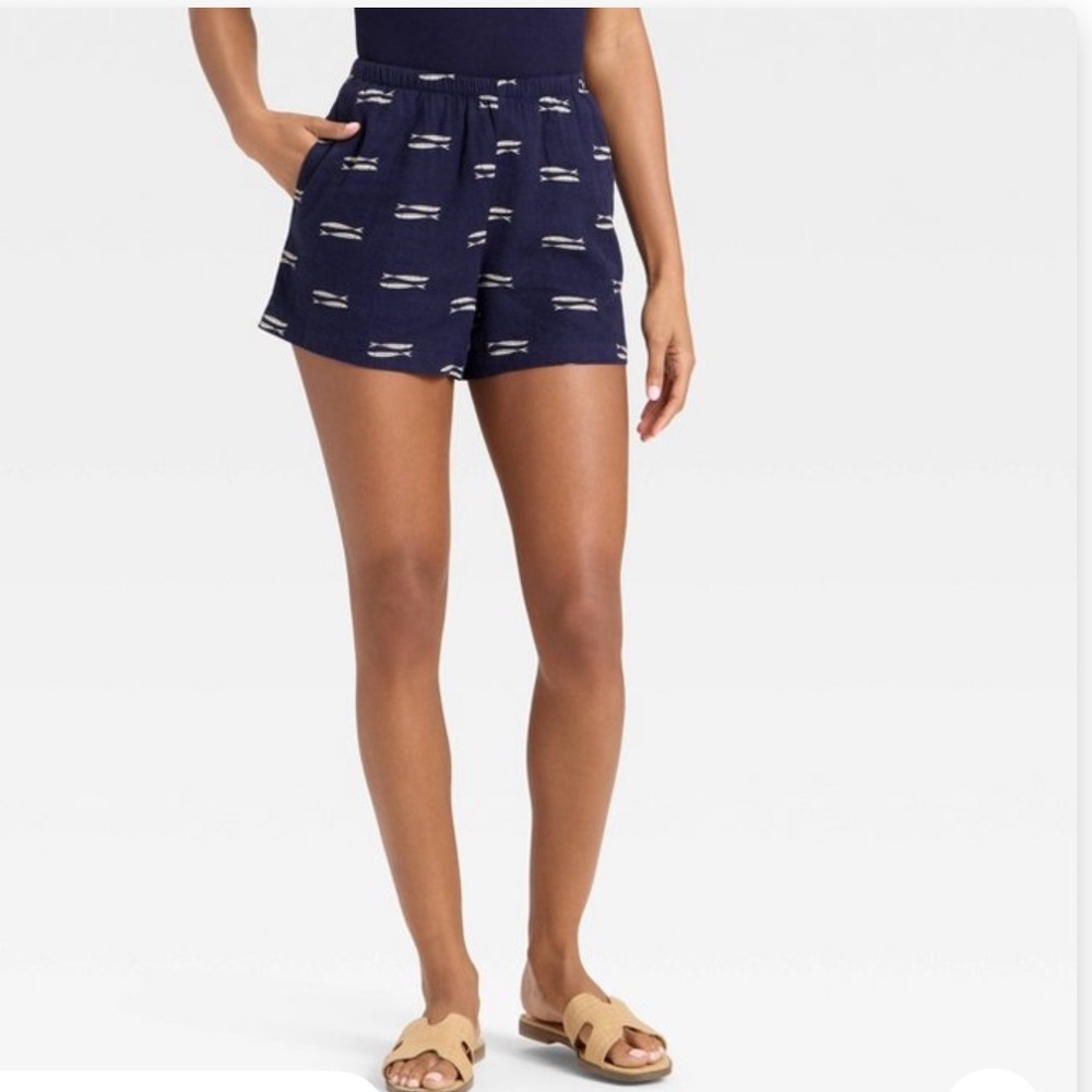 Women’s Mid-Rise Pull on Shorts. A New Day. Fish pattern design.  New with tags.